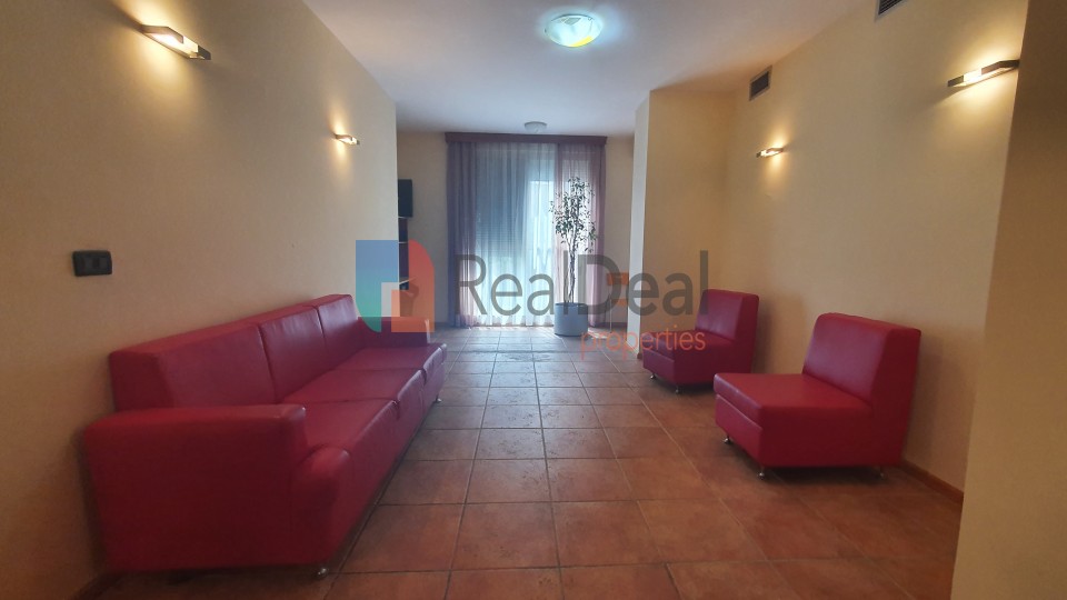 Tek Rruga Fortuzi, Shitet Apartament 2+1 Shume Prane Qendres! - 105m2