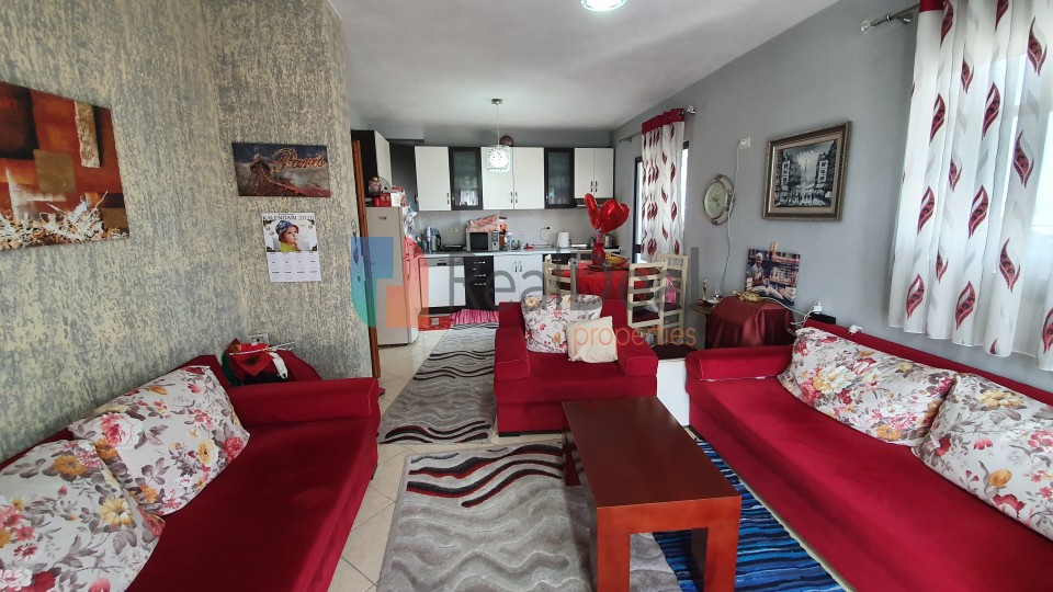 Allias, Shitet Apartament Me Hapesira Te Bollshme - 122m2