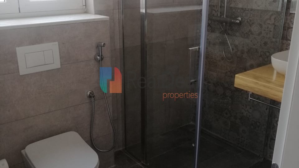 Prane Shkolles se Baletit, Shitet Apartament 2+1 i Sapo Investuar 90 m2 - 84m2