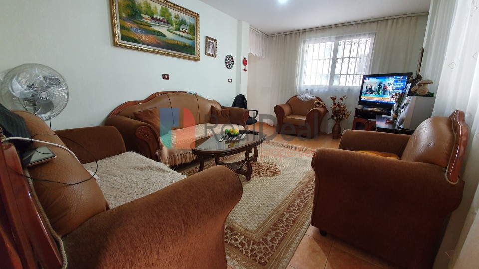 Ish Parku, Shitet Apartament 2+1 Me Verande I Pershtatshem Per Biznes! - 172m2