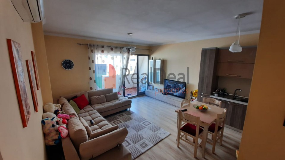 TEK KOMPLEKSI ORION SHITET APARTAMENT 1+1 I MOBILUAR !!! - 62m2