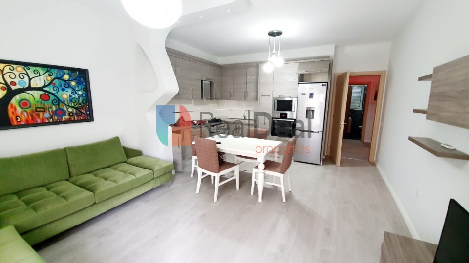 Tek Kompleksi Magnet, Shitet Apartament 2+1+2, Me Planimetri Dhe Strukture Perfekte - 108m2