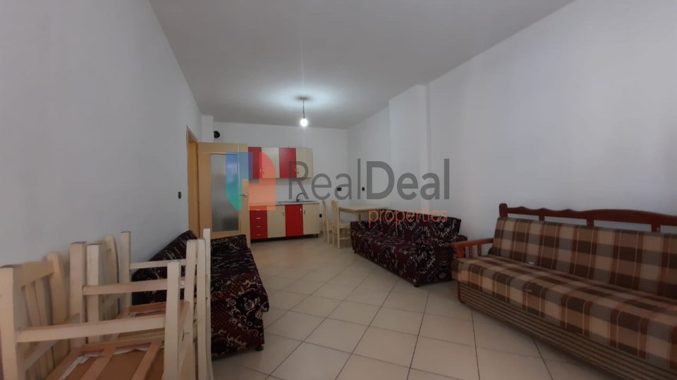 Astir, Shitet Apartament 2+1 Me Hapsira Te Bollshme - 110m2