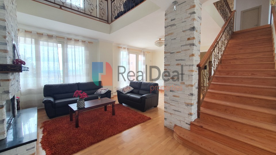 Fresk, Shitet Duplex Me Super Pamje Dhe 2 Poste Parkimi - 400m2