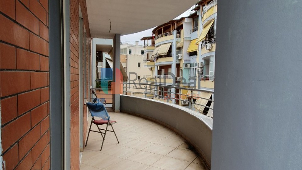 Tek Kodra e Diellit, Shitet Apartament 2+1 Me Shume Drite!! - 113m2