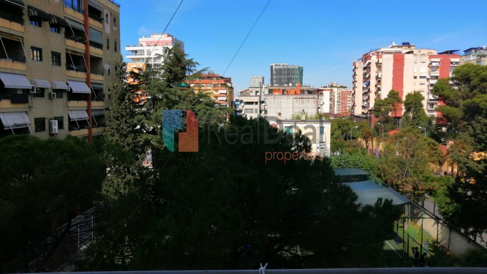 Stadiumi Qemal Stafa, Shitet Apartament 2+1 te Tiranes - 102m2