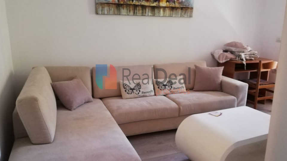 Prane 21 Dhjetorit, Shitet Apartament 1+1 ! - 64m2