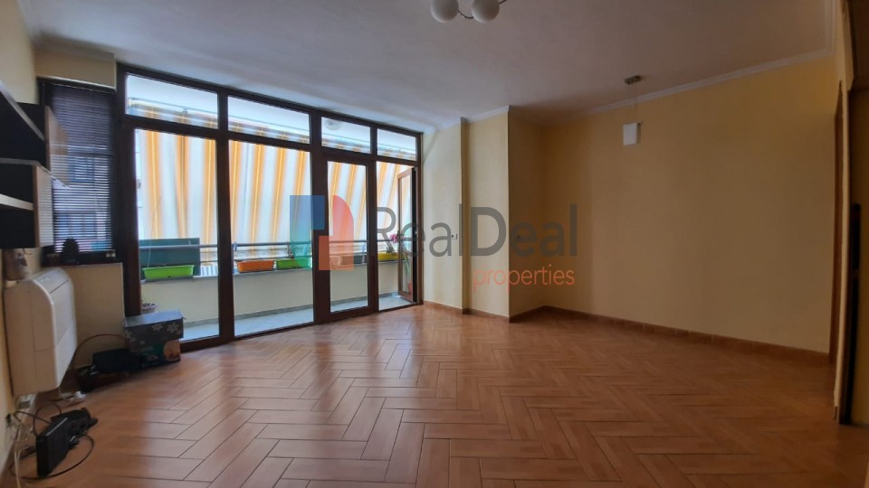 21 Dhjetori, Shitet Apartament 2+1 Me Orientim Perfekt - 102m2
