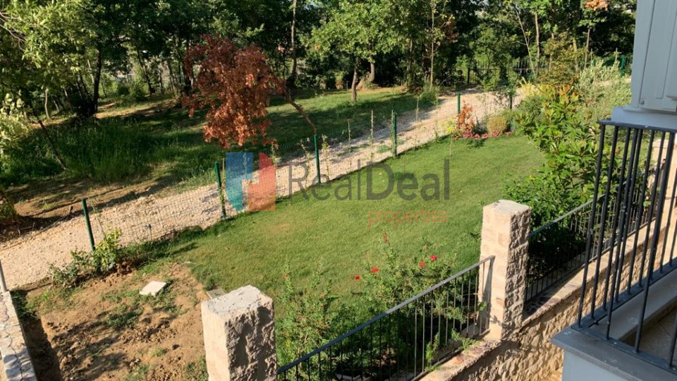 Tek Rezidenca Secret Garden, Shitet Apartament 2+1, me Pamje Fantastike! - 100m2