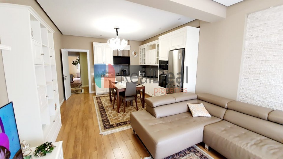 Okazion! Ne Kompleksin Golden Park, Shitet Super Apartament 2+1+2, Me Planimetri Perfekte - 110m2