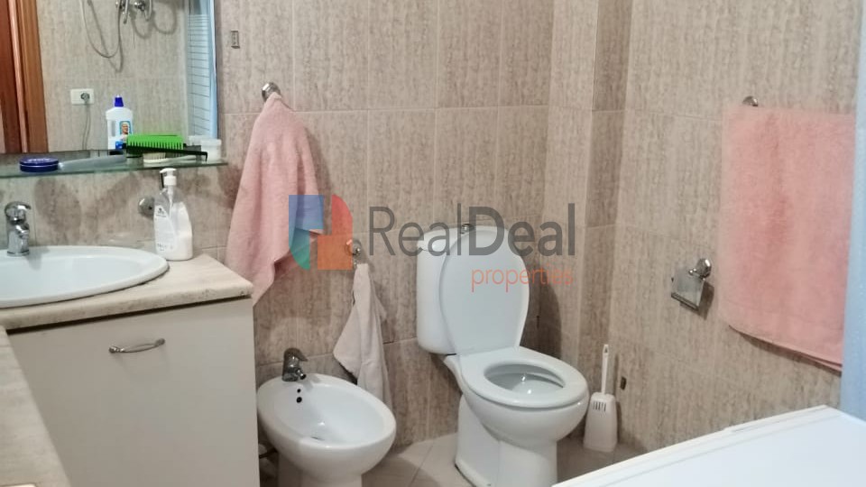 Te 21 Dhjetori, Shitet Apartament 3+1 Me Planimetri Perfekte!! - 143m2