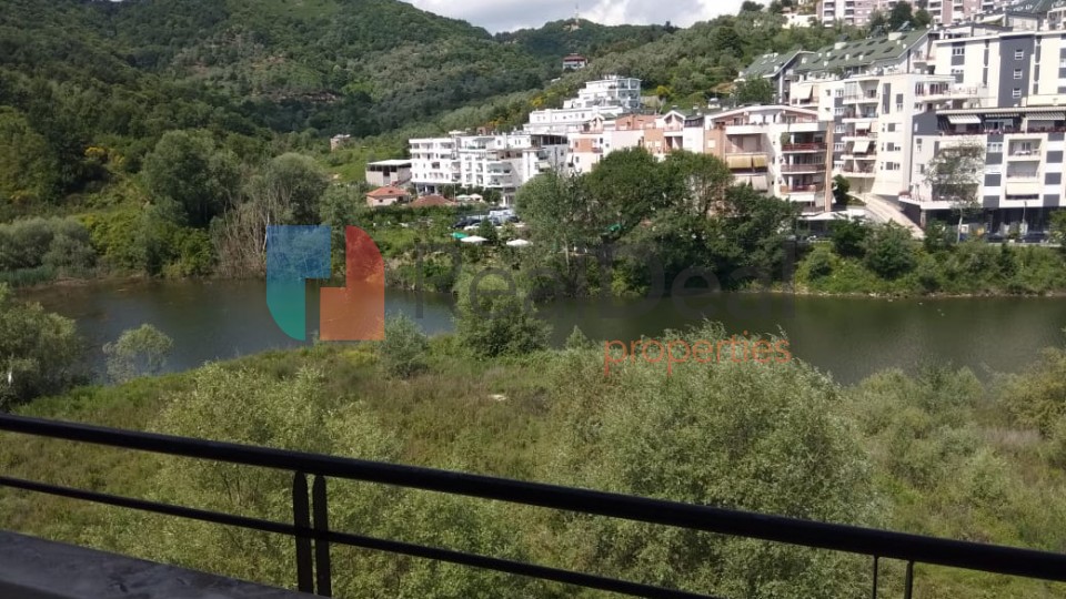 Tek Liqeni i Thate, shitet Apartament 3+1+3 - 212m2