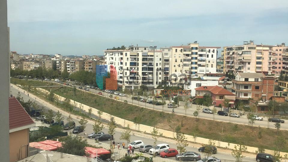 Prane Maternitetit Ri, Shitet Super Apartament 1+1 Me Shume Diell!!! - 79m2