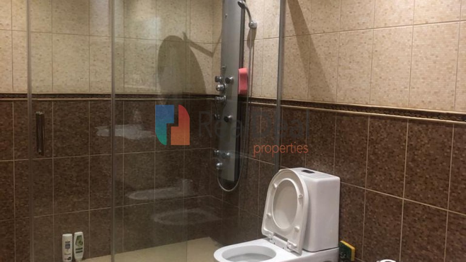 Prane Gjimnazit Petro Nini Shitet Apartament 2+1 - 111m2