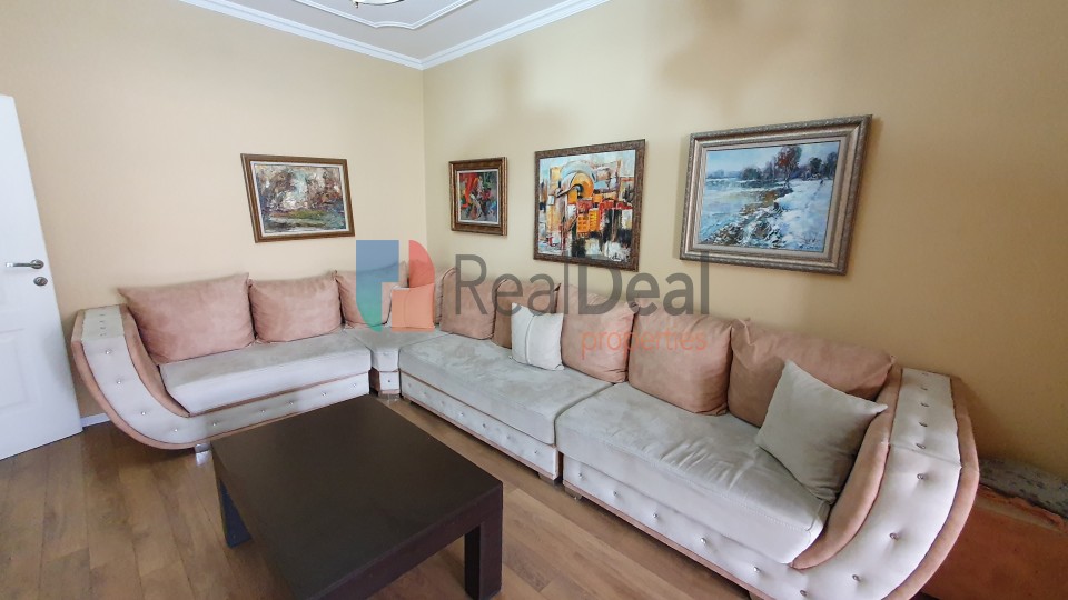 Tek Rruga E Kavajes, Shitet Apartament 2+1 Me Hapesira Te Bollshme ! - 100m2