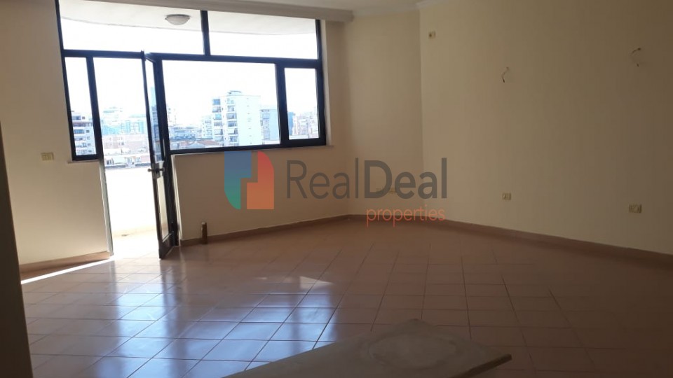 Te Bulevardi Zogu i Pare, Shitet Apartament 3+1 me Hapesire te Madhe! - 145m2