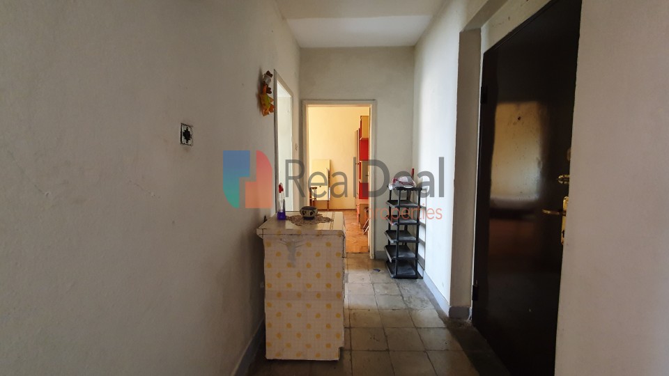 Ne Rrugen Bardhyl Shitet Apartament 1+1 Mundesi Shume E Mire Investimi!! - 51m2