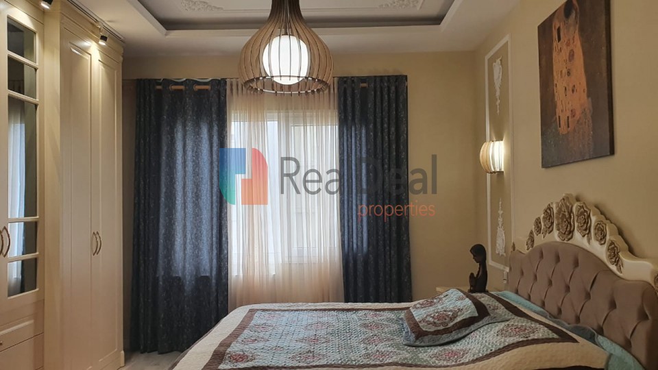 Tek Liqeni I Thate, Shitet Apartament 3+1 I Super Investuar! - 155m2