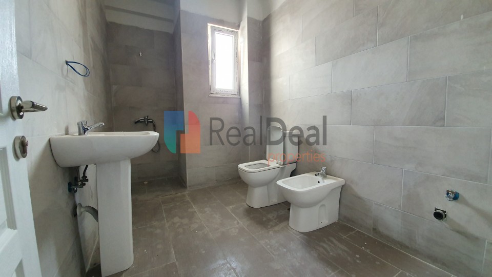 Te Spitali Amerikan 3, Shitet Apartament 2+1 Ne Pallat Te Ri - 109m2