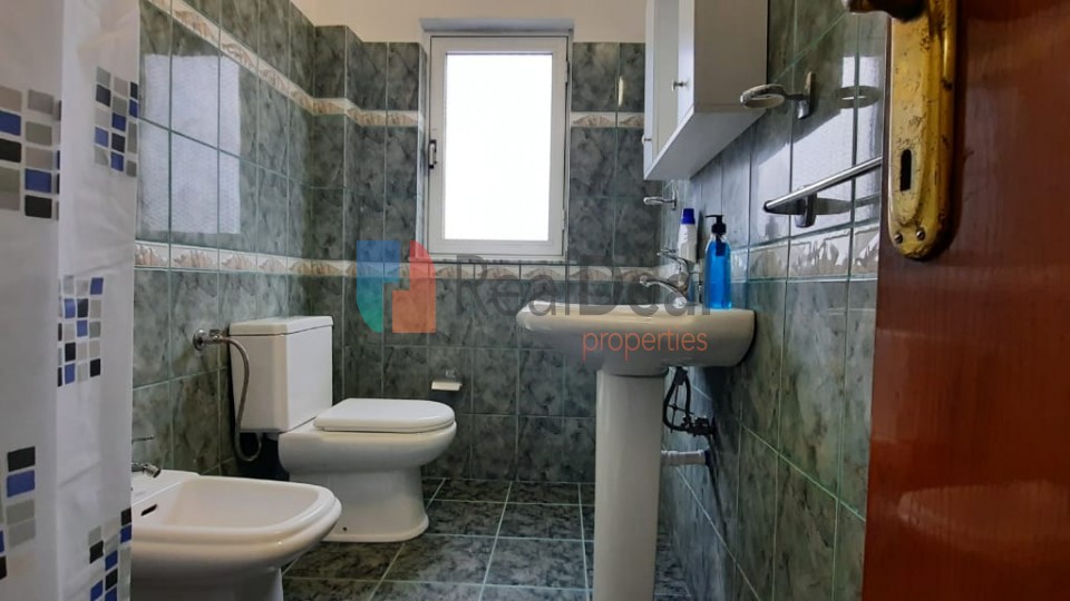 Tek 21 Dhjetori, Shitet Apartament 2+1 Ne Zone Shume Te Mire !! - 75m2