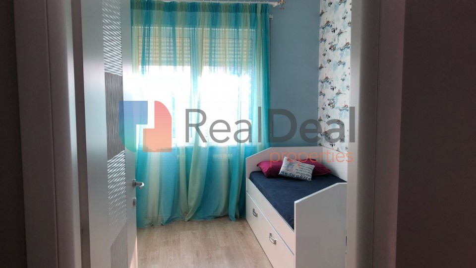 Ne nje nga Komplekset me te Mira ne Tiranes shitet 3+1 - 118m2