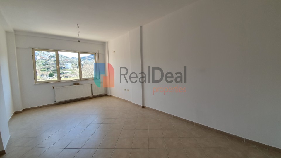 Liqeni I Thate, Shitet Apartament 2+1 Me Shume Drite - 104m2