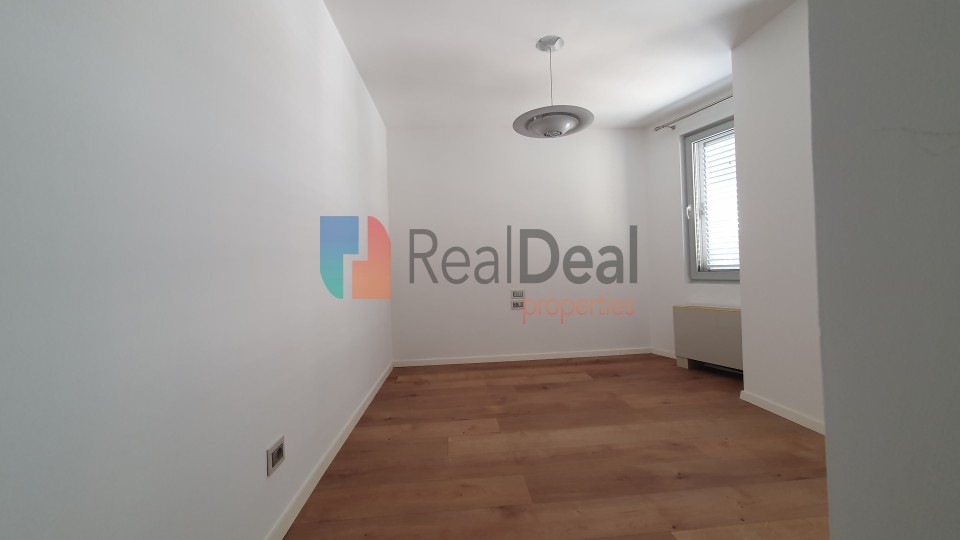 Prane Rrugs Se Elbasanit, Shitet Super Duplex I Super Investuar Me 2 Garazhde - 213m2