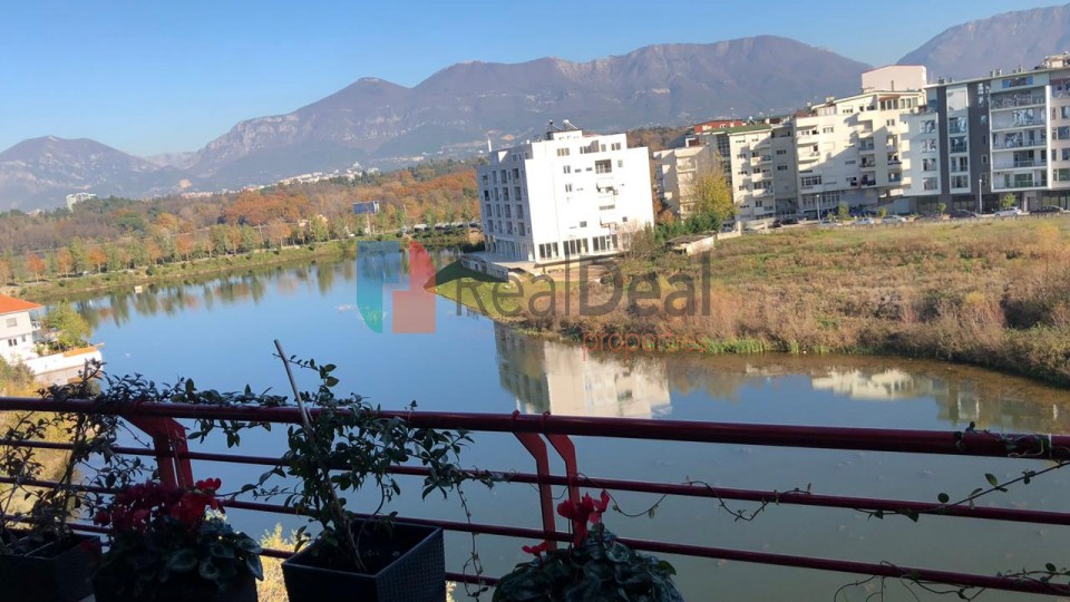 Tek Liqeni I Thate, Shitet Super Penthouse - 171m2