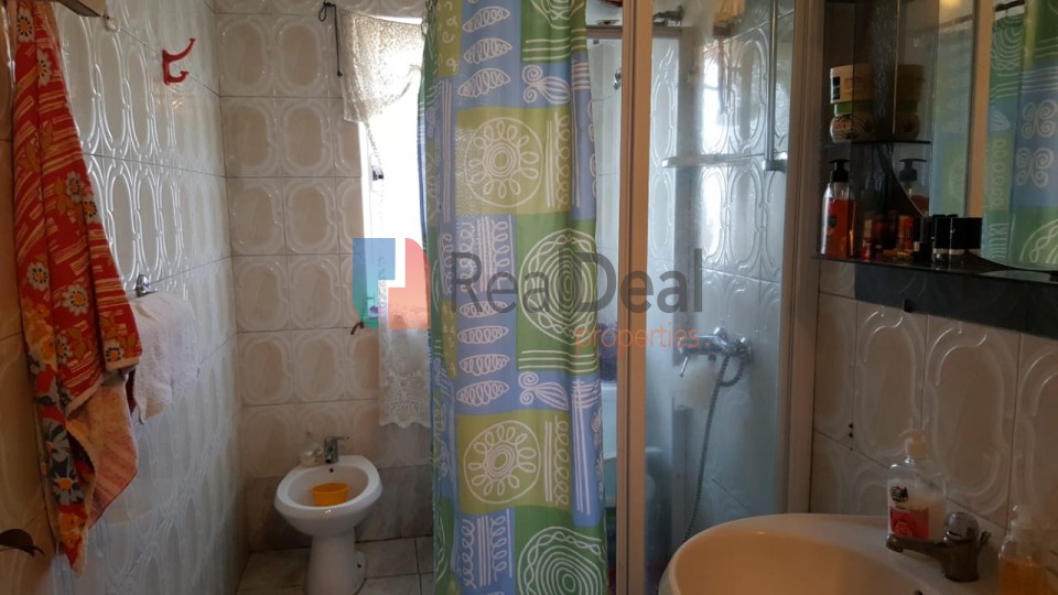 Ne Hyrje te Myslym Shyrit, Shitet Apartament 3+1 - 80m2