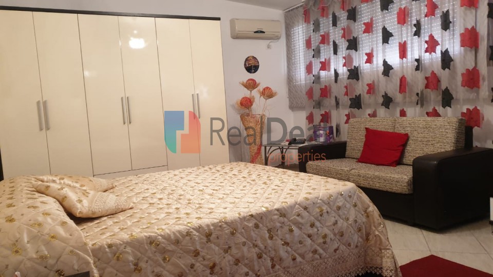 Kombinat, Shitet Apartament 3+1 Me Shume Drite - 145m2
