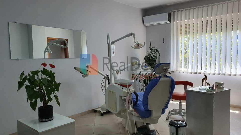 Tek Ministria E Jashtme Shitet Klinik Dentare Me 2000 Klient - 131m2