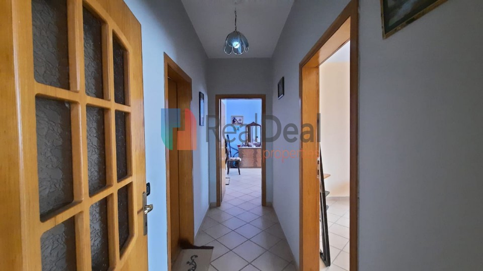 Prane Petro Ninit Shitet Apartament 3+1 Me Shume Drite!! - 137m2