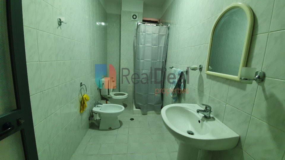 Rruga 5 Maji, Shitet Apartament 1+1 Me Shume Drite Dhe I investuar - 65m2