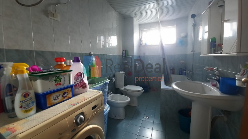 Komuna E Parisit, Shitet Apartament 2+1 Me Hapsira Te Bollshme - 124m2