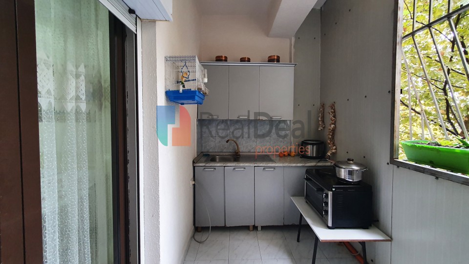 Prane Viva Market ne Don Bosco shitet apartament 3+1 me siperfaqe dhe ndricim te bollshem - 142m2