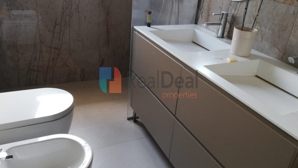 Shitet Super Apartament 2+1 i tipit Loft me pamje fantastike - 130m2