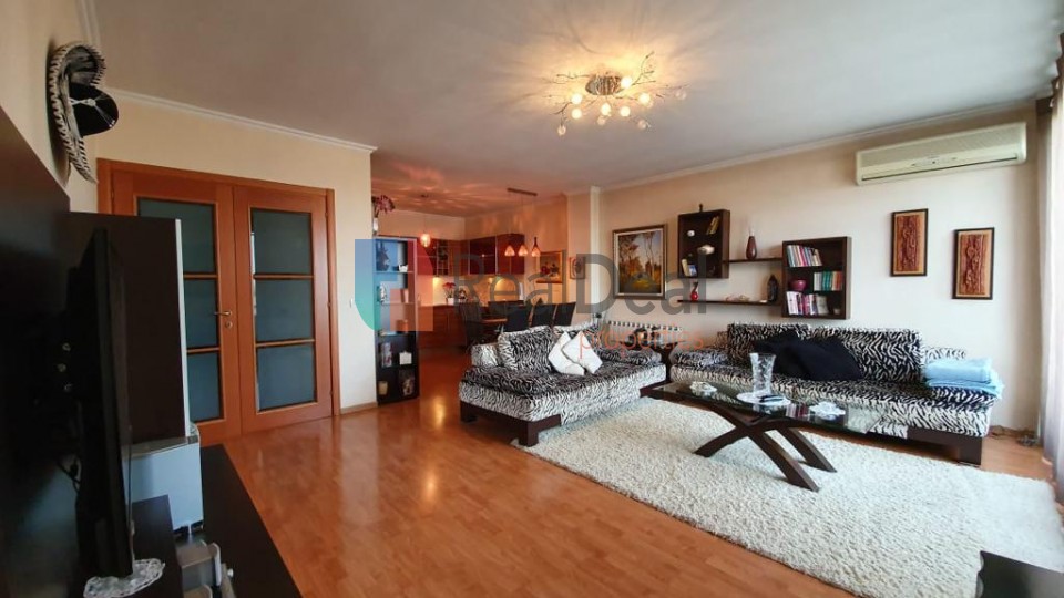 Tek Bulevardi Bajram Curri Shitet Apartament 2+1+2 Me Mobilim Cilsor! - 140m2