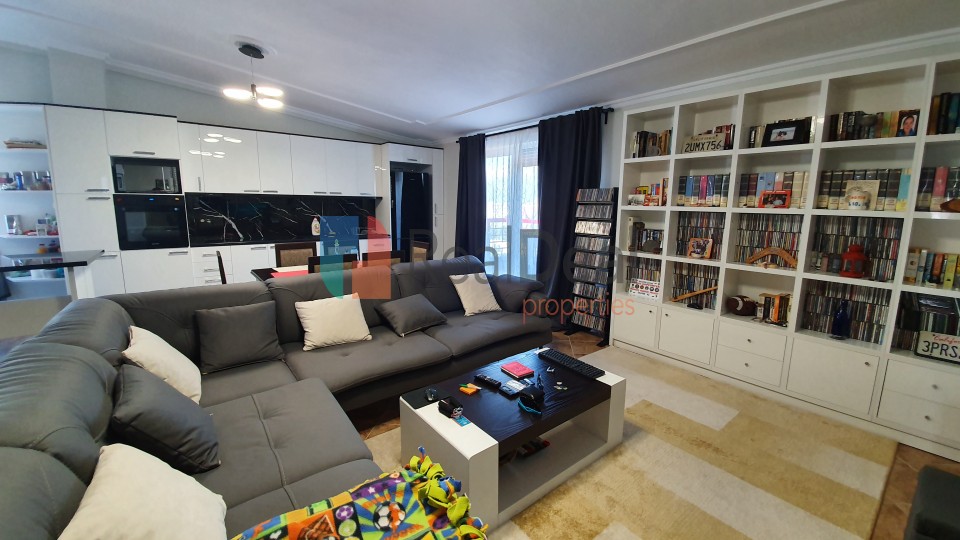 Shitet Penthouse Unik Me Pamje Nga Liqeni +(2 poste parkimi) - 297m2