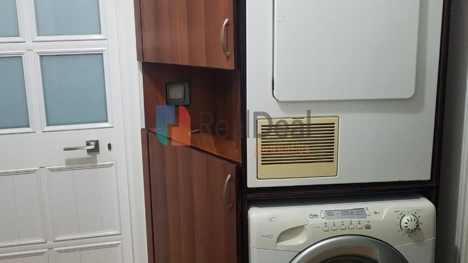 Ne Rrugen Dritan Hoxha, Shitet Apartament 2+1 Me Shume Drite!! - 96m2