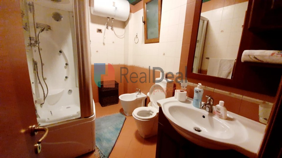 Tek Komuna e Parisit, Shitet Super Duplex, Me Cmim Okazional Per Zonen !! - 170m2