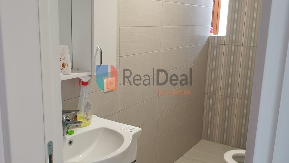 Te Restorant Durresi, Shitet Apartament 1+1 me Planimetri Te Rregullt!! - 53m2