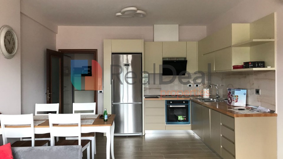 Ne Rrugen e Elbasanit, Shitet Apartament 2+1 I Super Mobiluar - 102m2