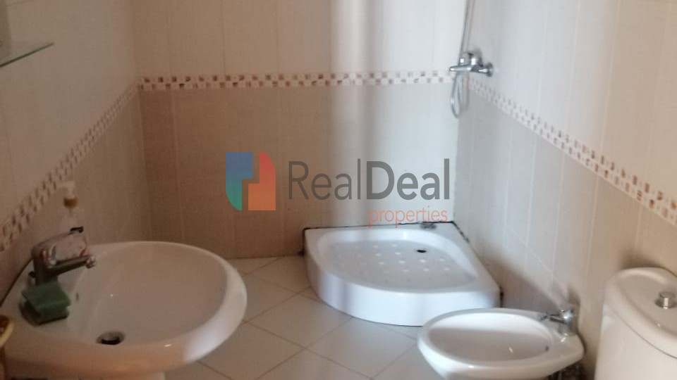 Te Tregu Elektrik Shitet Apartament 1+1 Me Shume Drite - 73m2