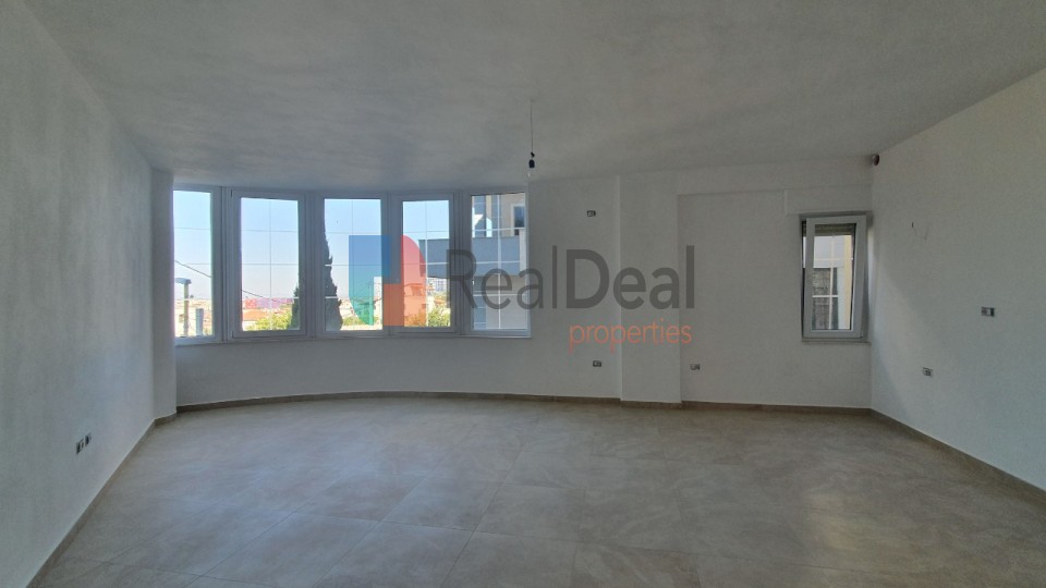 PRANE RESTORANT FRESKUT SHITET APARTAMENT 3+1+2 !!! - 138m2