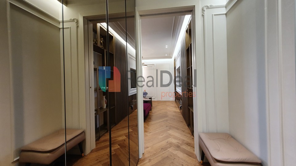 Te Ambasador 3 Shitet Super Apartament 2+1 Me Pamje Te Mrekulleshme - 145m2