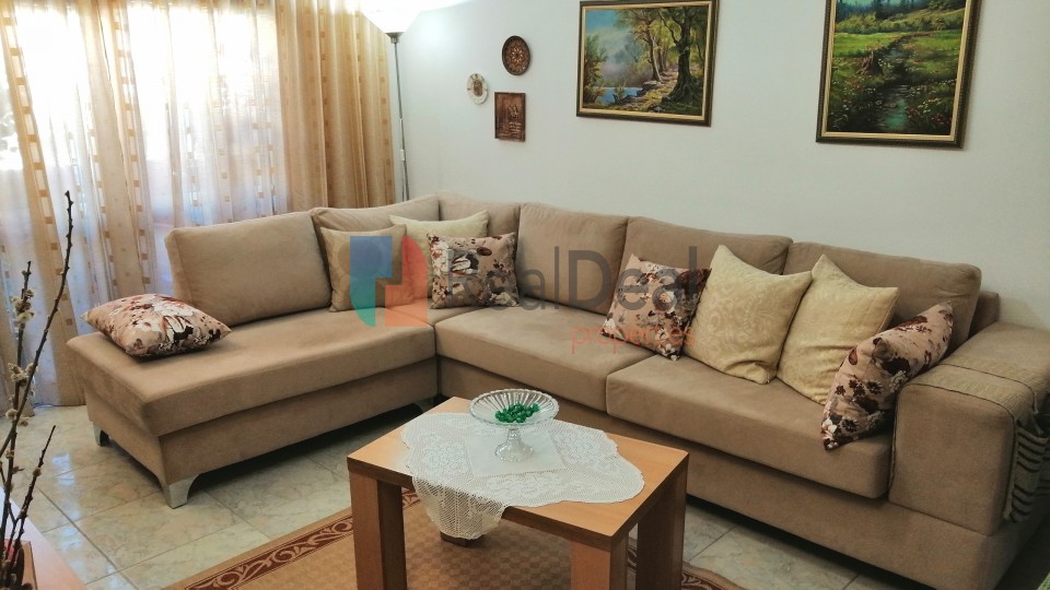 Prane Ambasades Amerikane Shitet Apartament 2+1 - 110m2