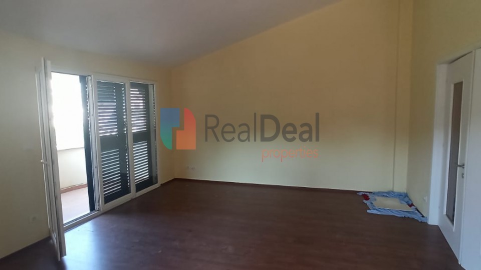 Tek Liqeni i Thate, Shitet Duplex me Pamje te Mrekullueshme - 224m2