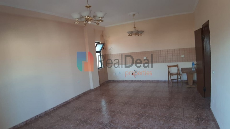 Tek 21 Dhjetori, Shitet Apartament 2+1 Me Hapsir T Bollshme! - 115m2