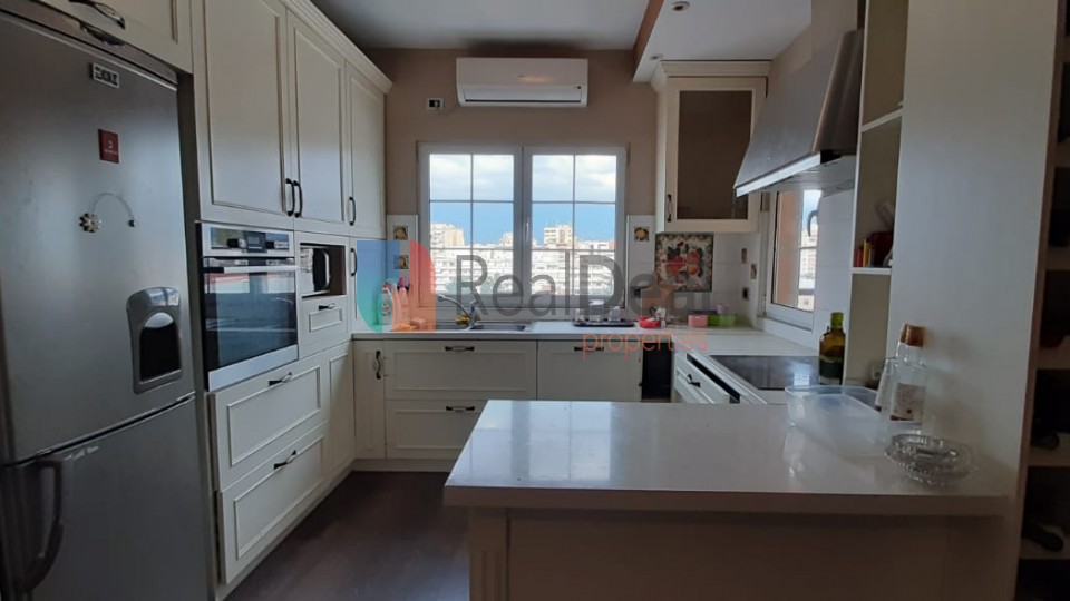 Ne Rrugen E Kavajes, Shitet Apartament 3+1+2 I Mobiluar !!! - 150m2