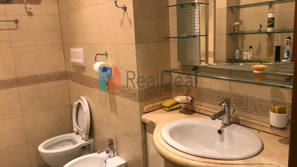 Prane Stacionit Te Trenit Shitet Super Apartament 2+1+2 Me 2 Garazhe - 113m2